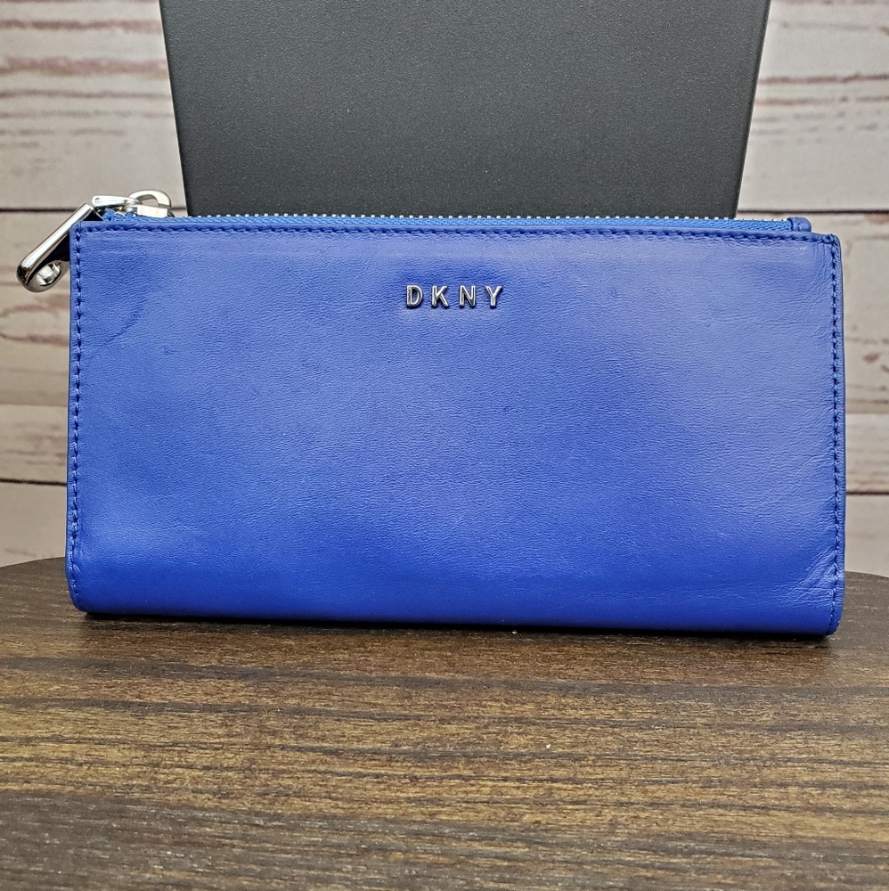 DKNY wallet